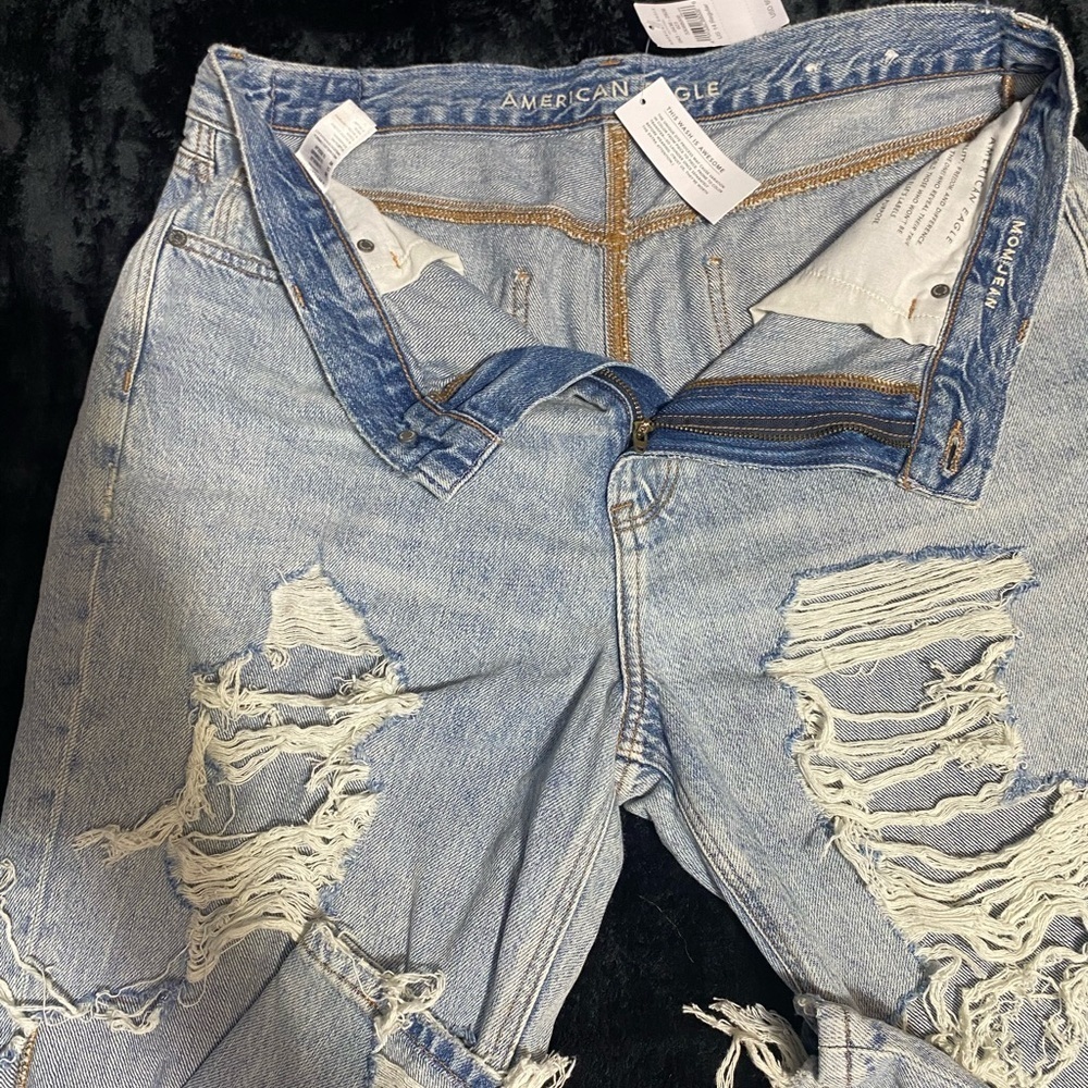 American Eagle Outfitters Blue Mom Jeans Light Wash - Picture 10 of 16